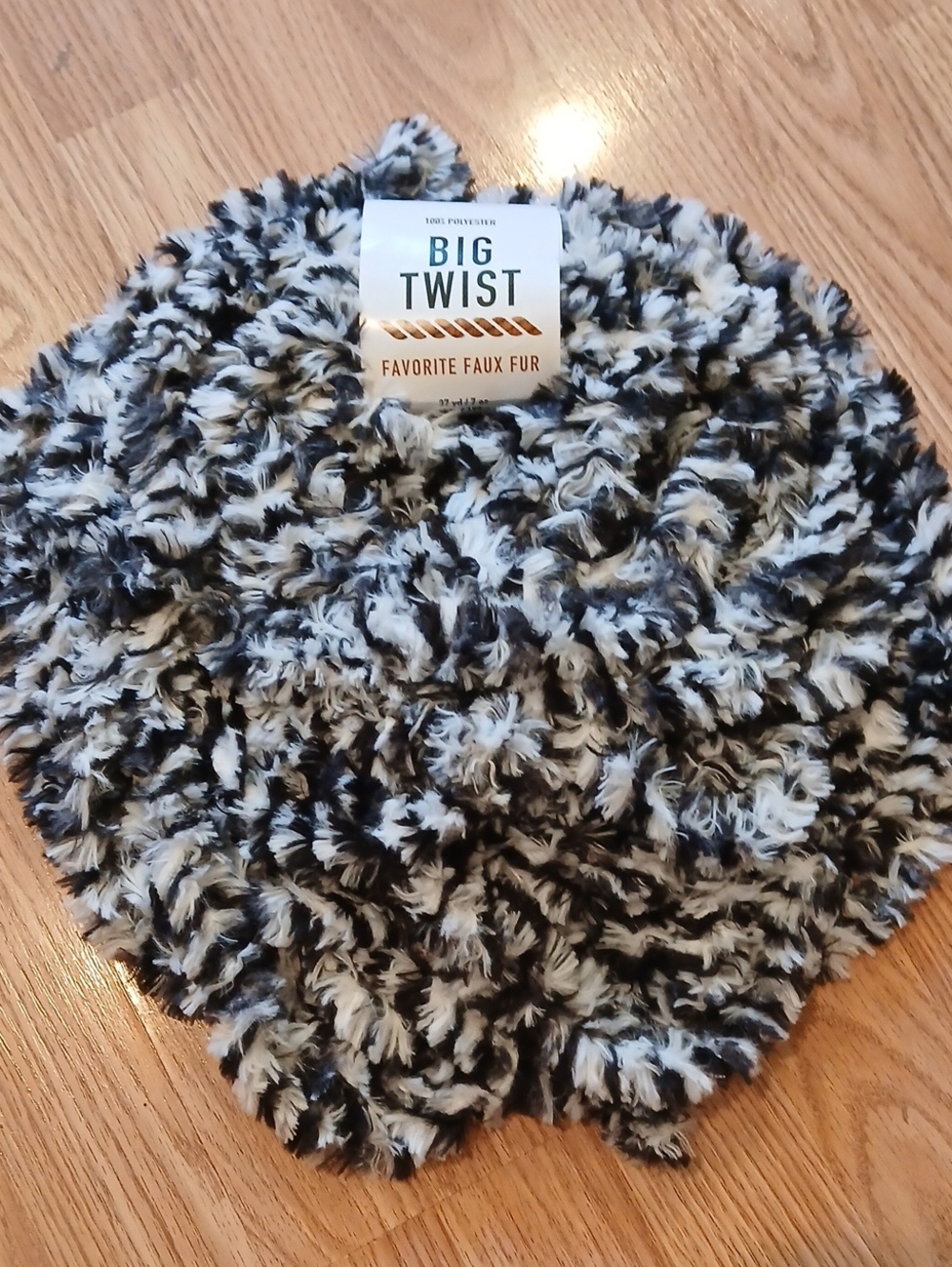 Big Twist Favorite Faux Fur 37 Yards Black White Skein 7 weight Jumbo NEW